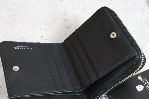 ブラックレーベル・クレストブリッジ本革二つ折り財布/BLACK LABEL CRESTBRIDGEのアウトレット通販『オルドビス』